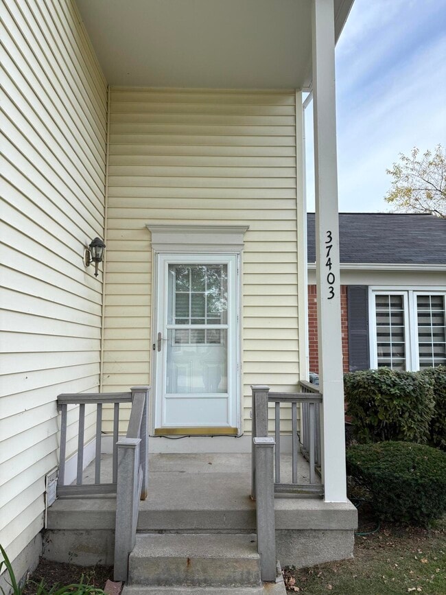 Building Photo - 37403 Stonegate Cir