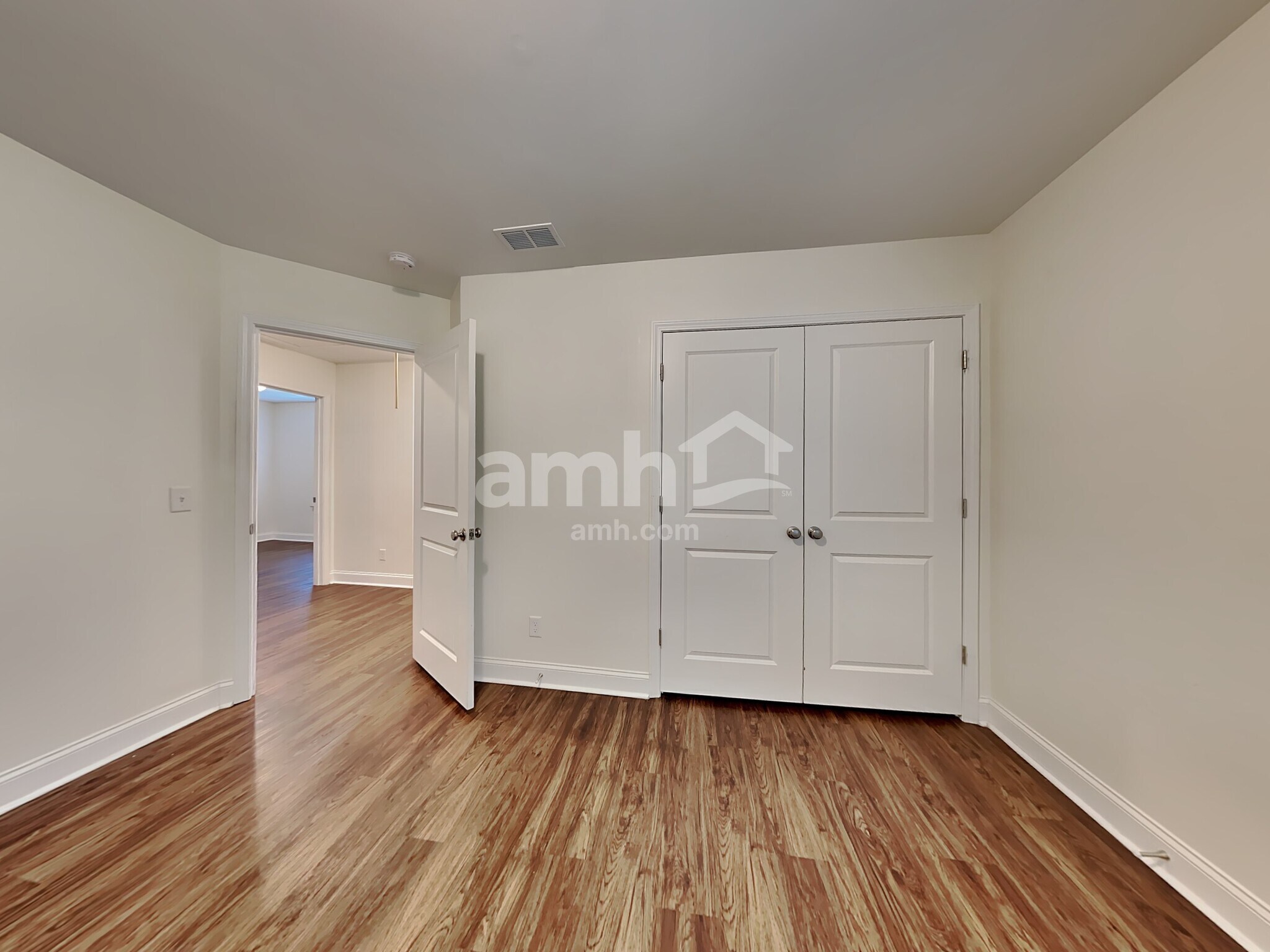 Building Photo - 230 Swan Dr