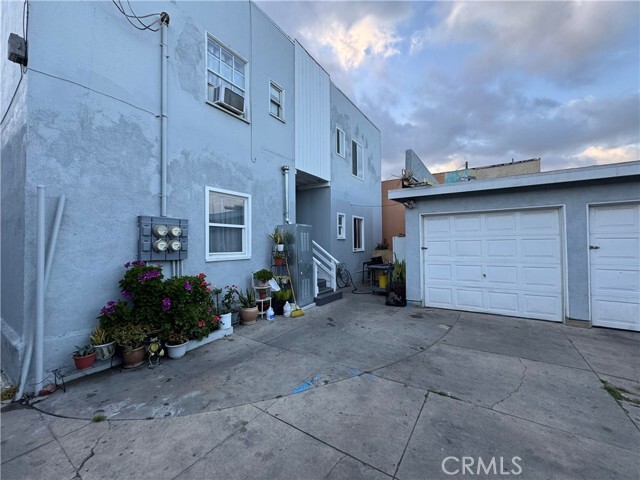Building Photo - 1432 Cherry Ave