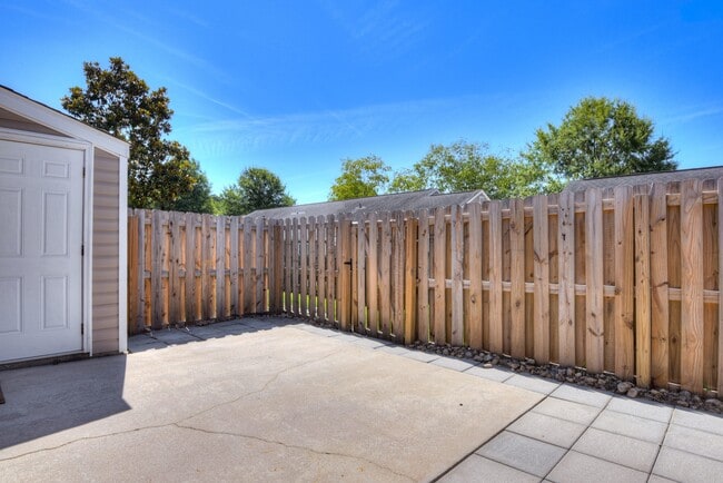 Building Photo - 1609 Bradley Way