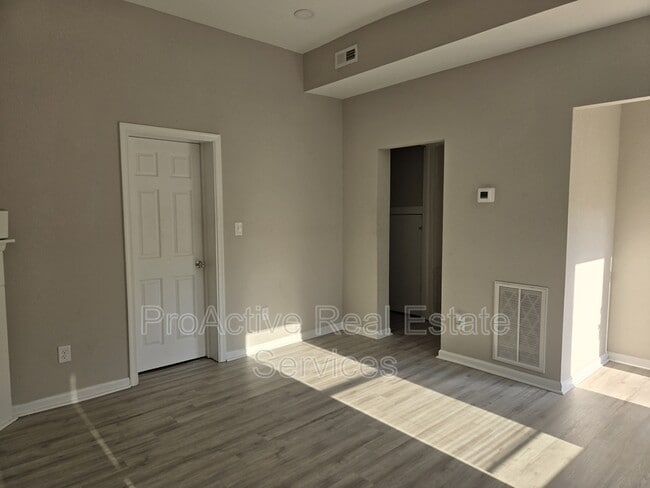 Building Photo - 126 Linden Ave