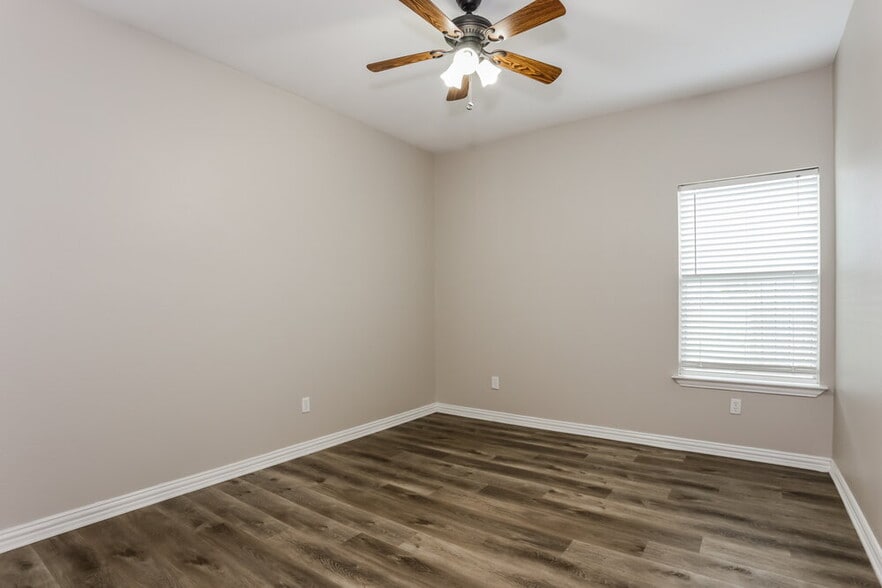 Building Photo - 2407 Creekwood