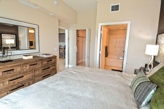 Building Photo - 4921 W Sample Rd