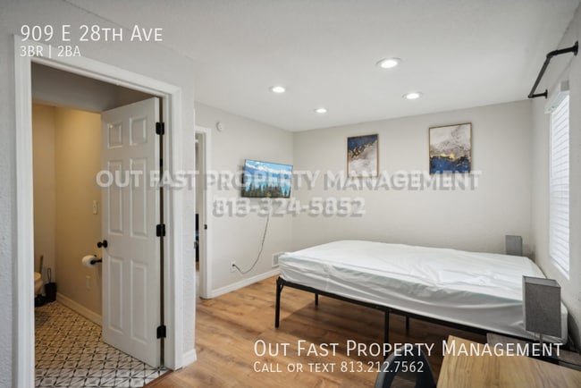 Building Photo - 909 E 28th Ave