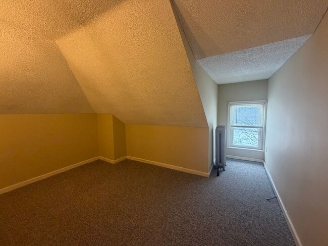 Building Photo - Move-In Ready 3-Bed, 1-Bath Home in Pittsfield