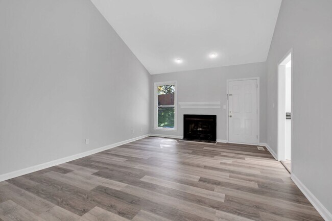 Building Photo - 2270 Ermine Dr