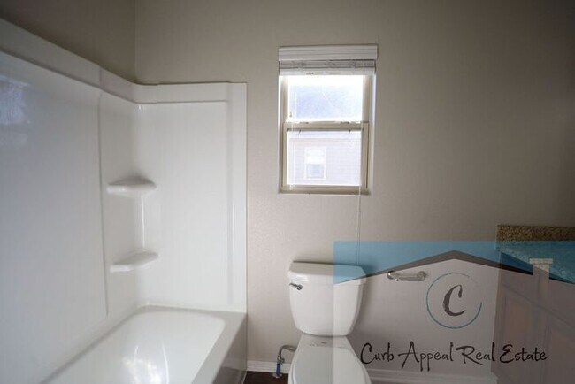 Building Photo - Move in special $900!! Beautiful 3 bed / 2 bath home - Nettleton!!