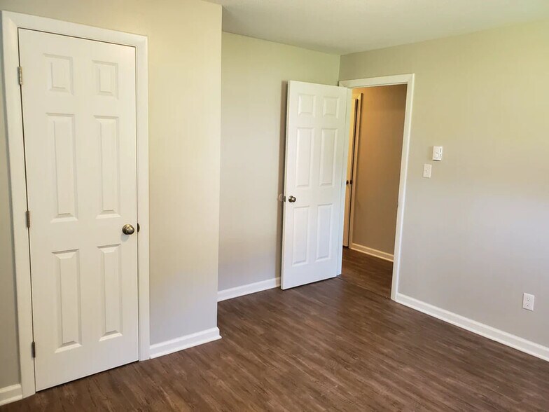 Building Photo - 162 Sheffield Lane