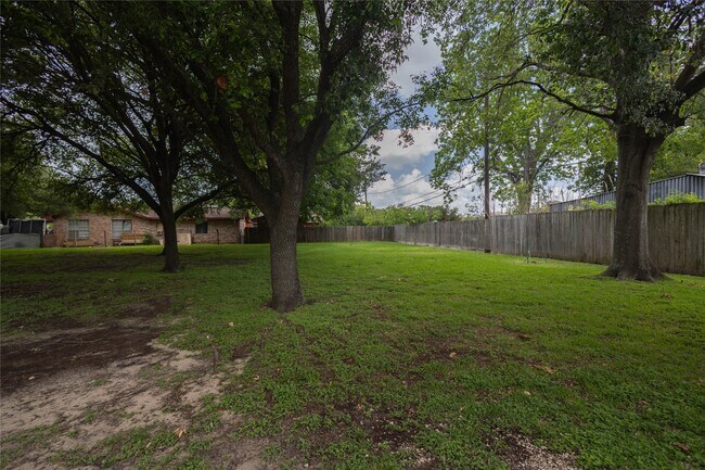 Building Photo - 4324 Spring Valley Rd