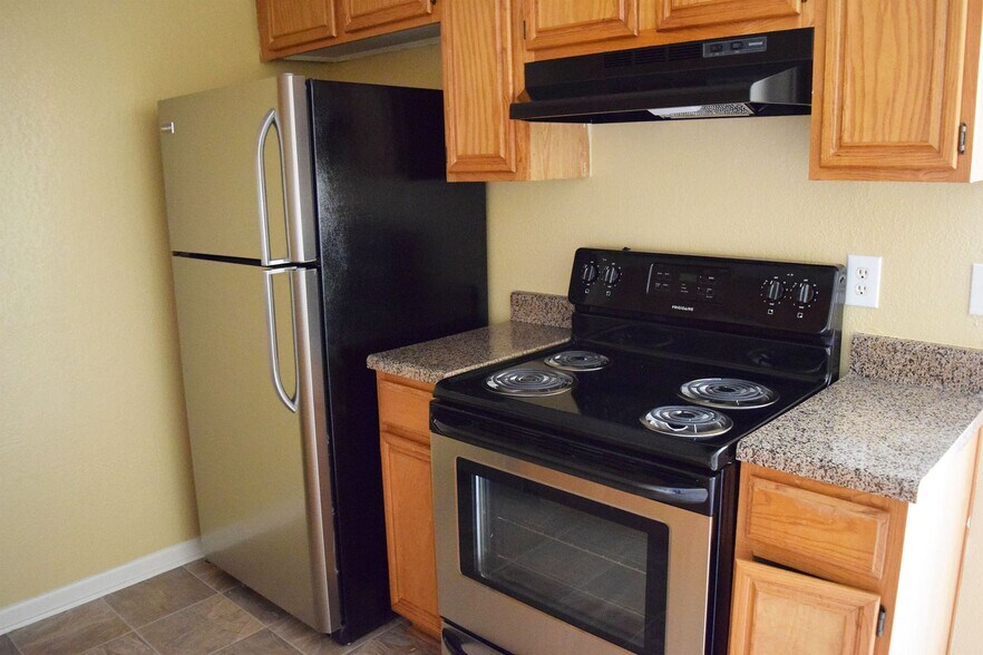 Building Photo - 1210 Monroe Loop