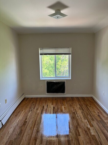 Building Photo - 2861 Grace Ave