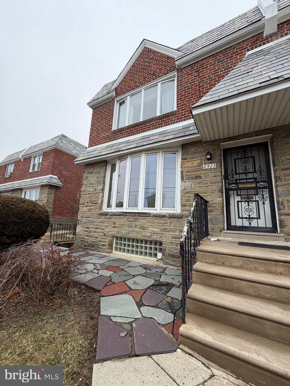 Building Photo - 8523 Mansfield Ave