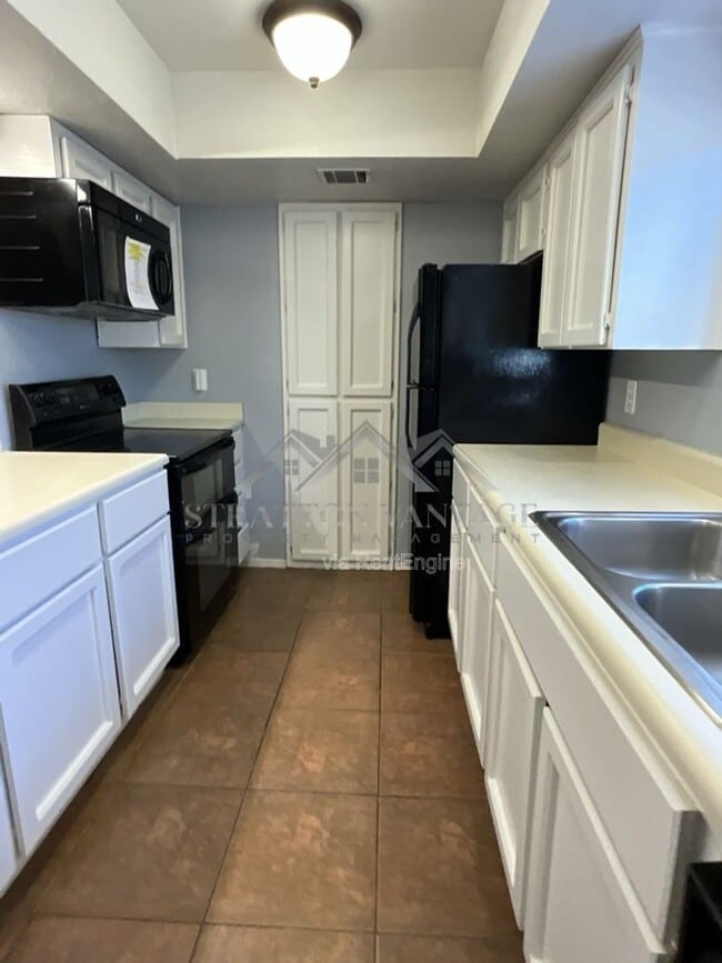 Building Photo - 3031 N Civic Center Plaza