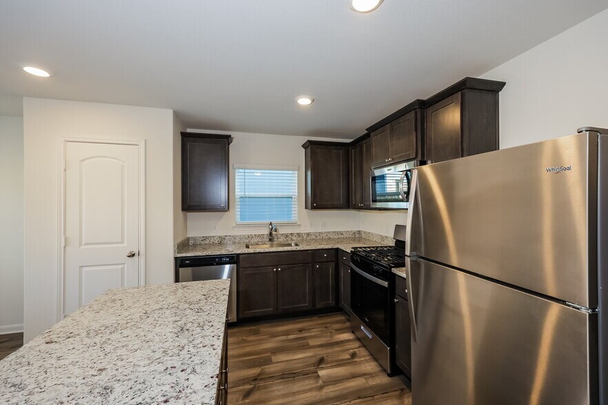 Building Photo - 1313 Redpine Dr