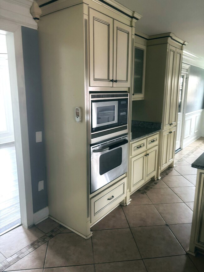 Building Photo - 82 Oliver Dr