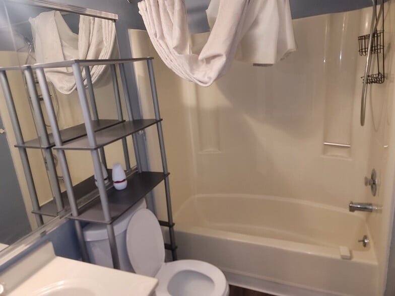 Building Photo - 134 Freedom Trl