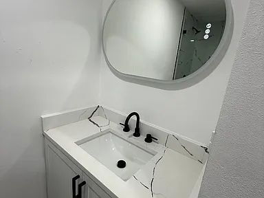 Building Photo - Beautifully Remodeled Tampa Rental | Prime Location