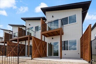 Building Photo - MIDTERM LEASE ACCEPTABLE!!