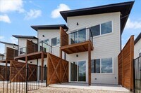 Building Photo - MIDTERM LEASE ACCEPTABLE!!