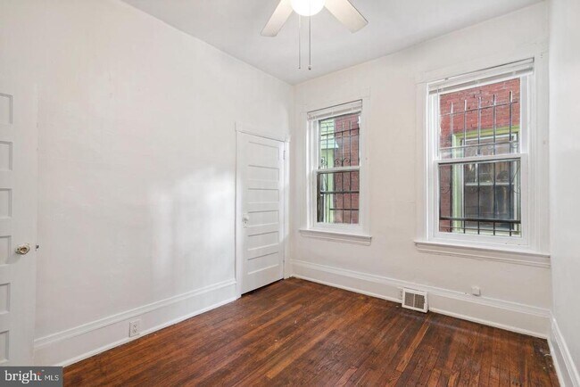 Building Photo - 257 S 46th St