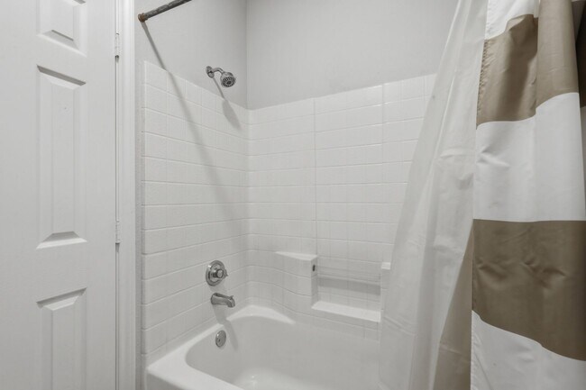 Building Photo - 239 Navarro Dr