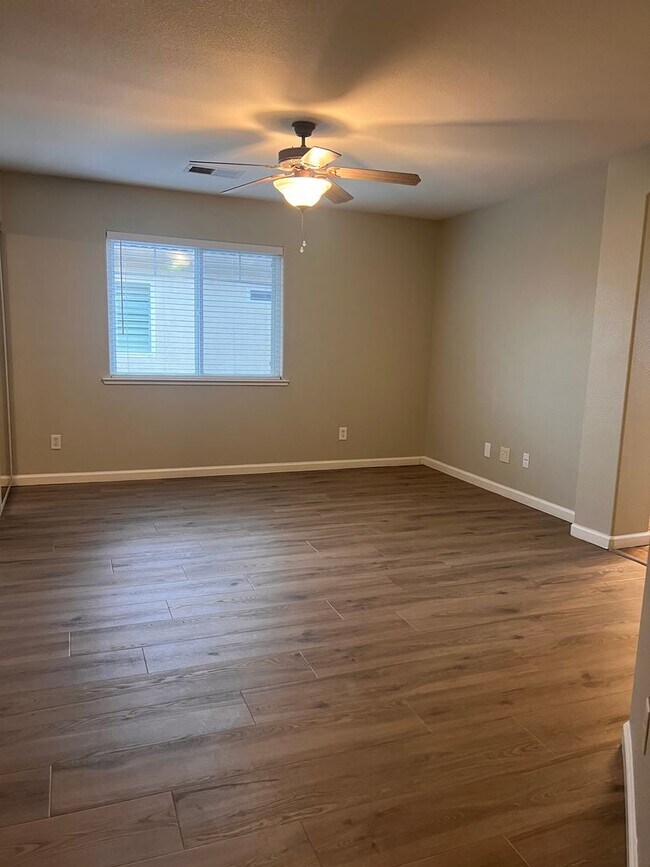 Building Photo - Large Two Story Home Recently Remodeled Available NOW