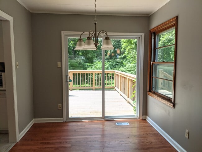 Building Photo - 3812 Thrall Dr