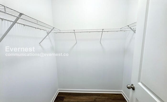 Building Photo - 215 Village Springs Dr