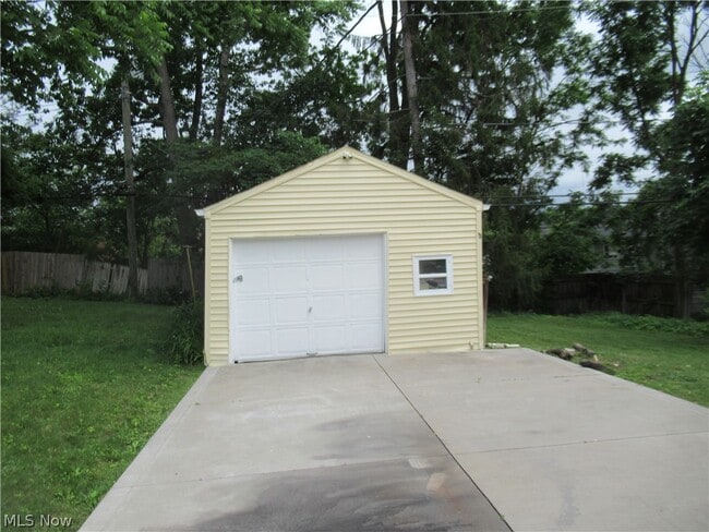Building Photo - 86 Cowles Ave