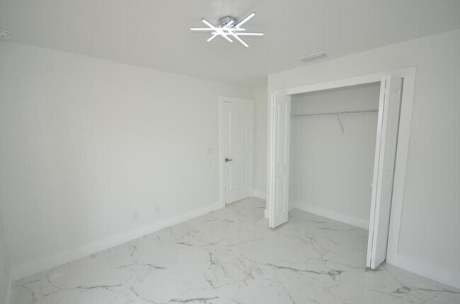 Building Photo - 1132 Edelweiss St E