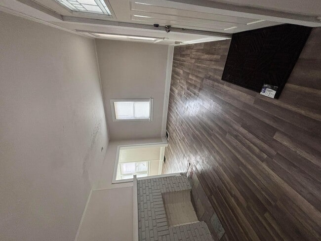 Building Photo - 218 Lechner Ave