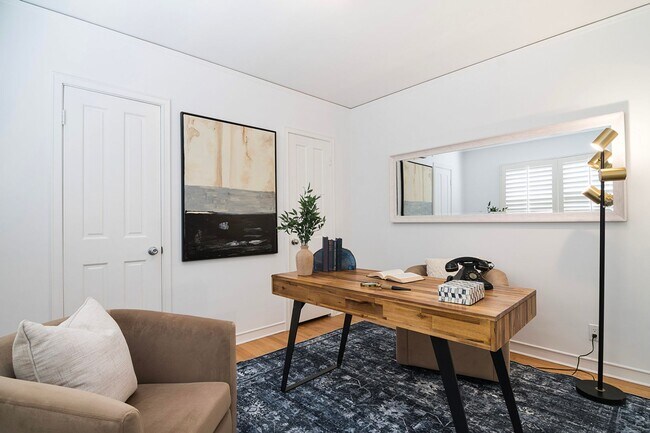 Building Photo - Gated Brentwood Circle Family Home