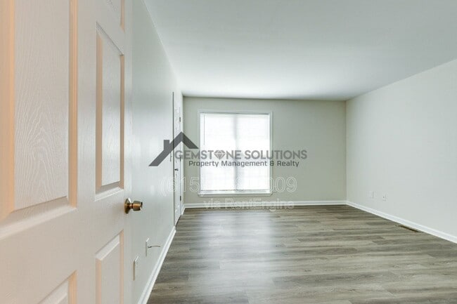 Building Photo - 5918 Stone Brook Dr