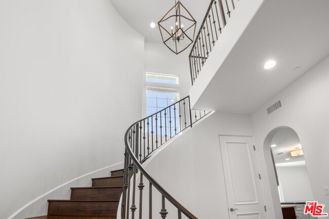 Building Photo - 18326 Columbus Cir