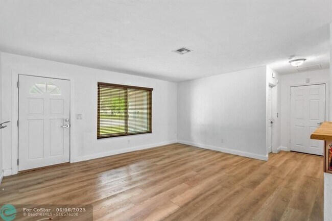 Building Photo - 4528 SW 28th Terrace