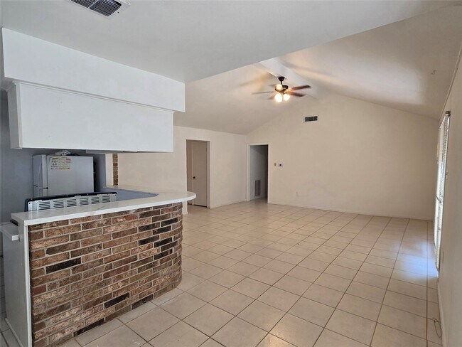 Building Photo - 11931 Tanager St