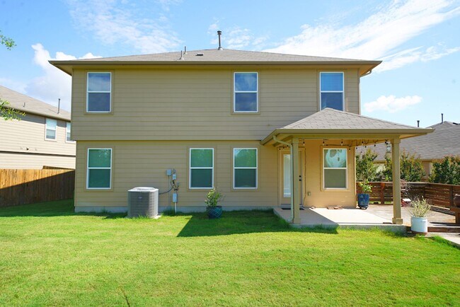 Building Photo - Gorgeous Selma Living with a Inground Pool! Realtor Commission: $625