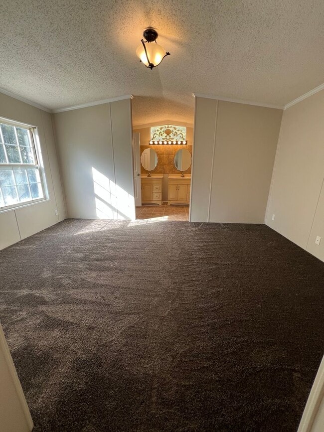 Building Photo - 3 Bedroom, 2 Bath Mobile Home in Dearing