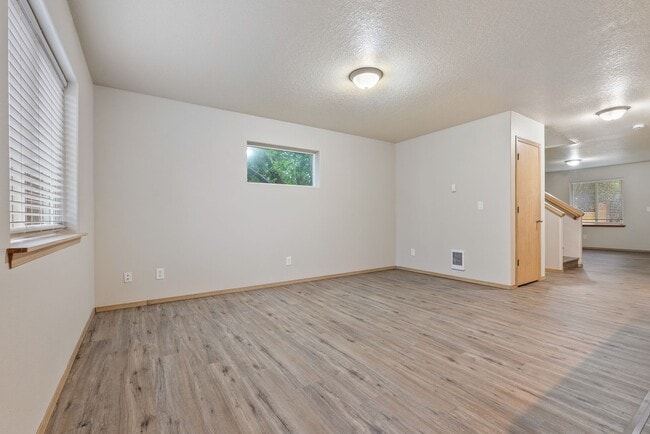 Building Photo - Beautiful 4bed/2.5bath home