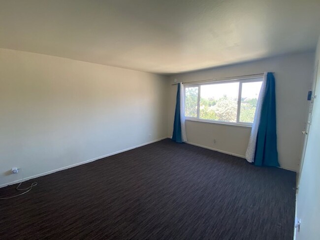 Building Photo - 3158 Moorpark Ave