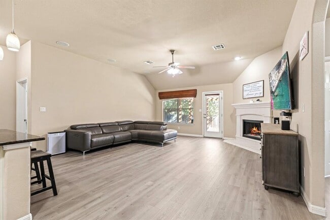 Building Photo - 20921 Windmill Ridge St