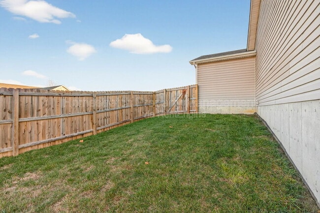 Building Photo - 401 Falcons Prey