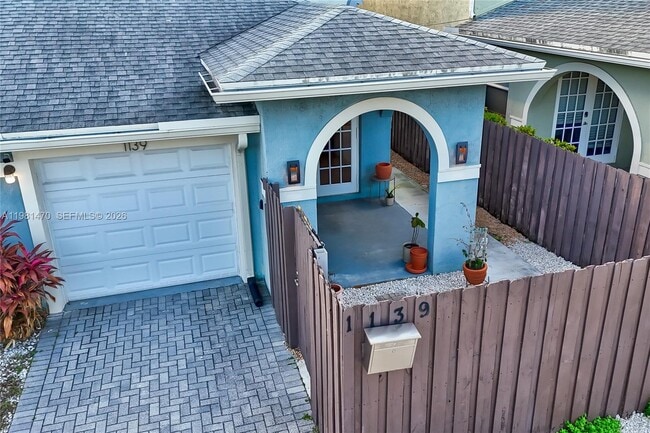 Building Photo - 1139 NE 3rd Ave