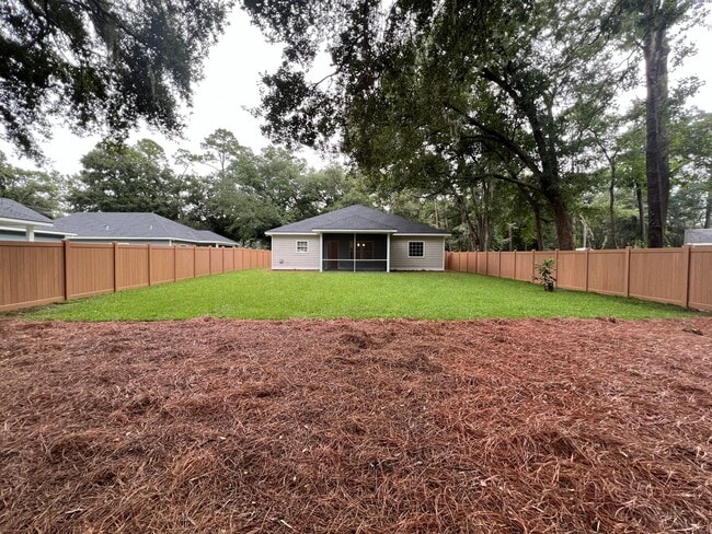 Building Photo - 3 Bed 2 Bath Home with Porches and Huge Ba...