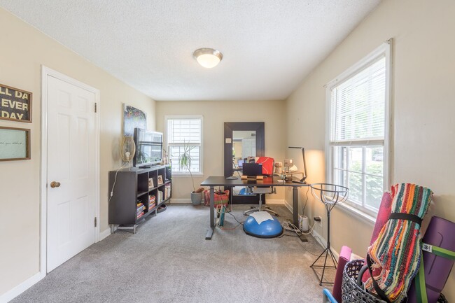 Building Photo - Lovely 3 Bedroom Home in Minneapolis