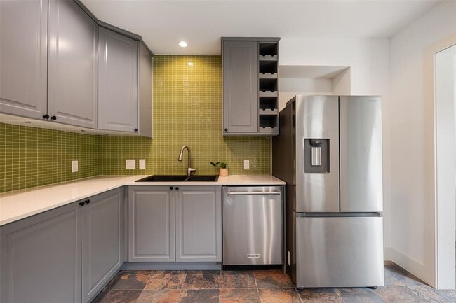 Building Photo - 2606 W 48th St