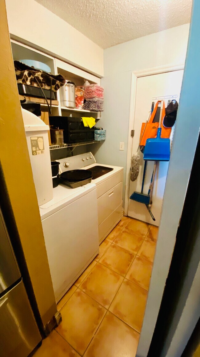 Laundry - 6665 SW 138th Ct