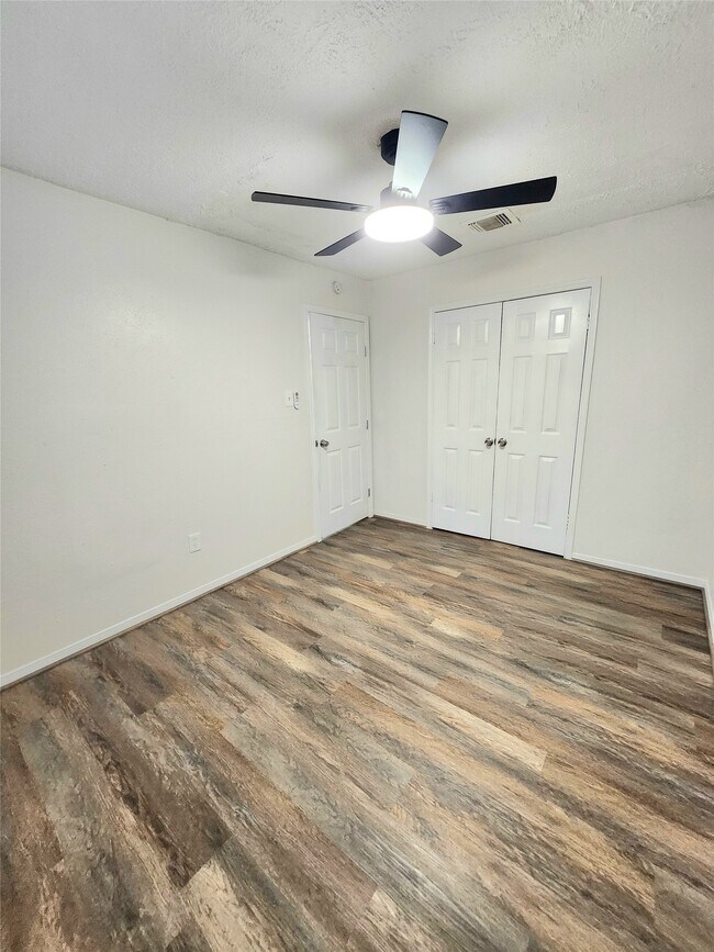 Building Photo - 10047 Emerald Creek Dr