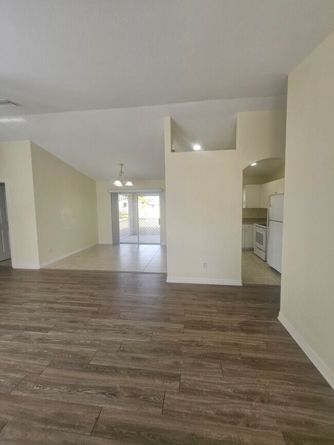 Building Photo - 7450 Blutter Rd