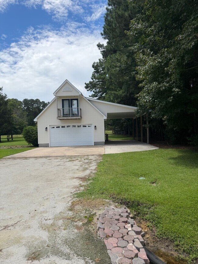 Building Photo - Fabulous 3 bedroom 2 bath in waterfront community!